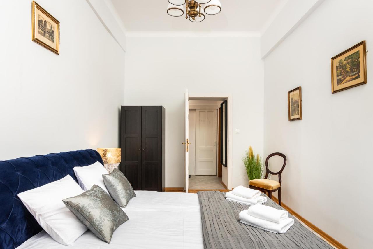Plac Nowy - The Heart Of Jewish Quarter - By Upstairs * Krakov